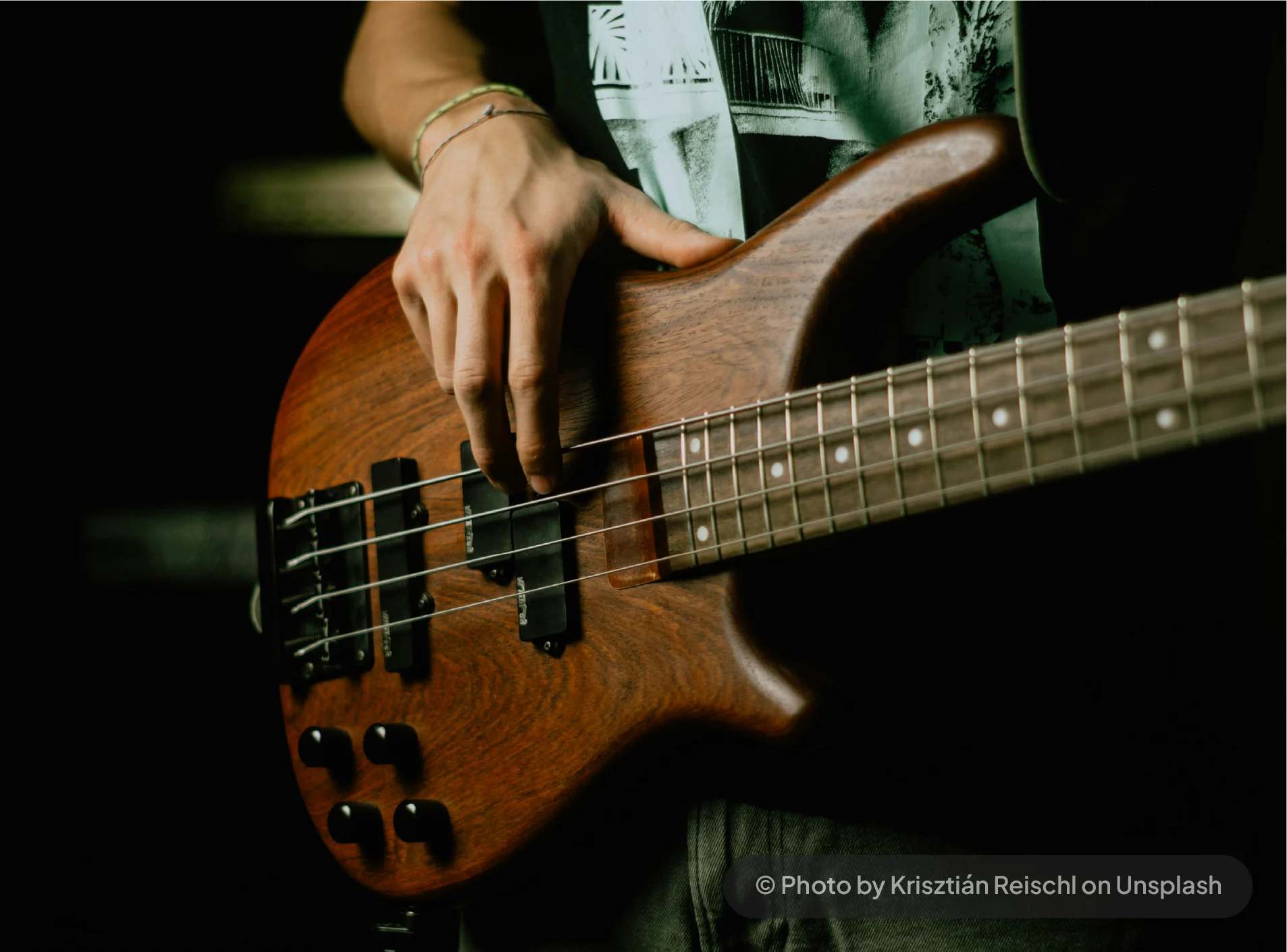 Electric Guitar - How it Works, Types & Buying Guide