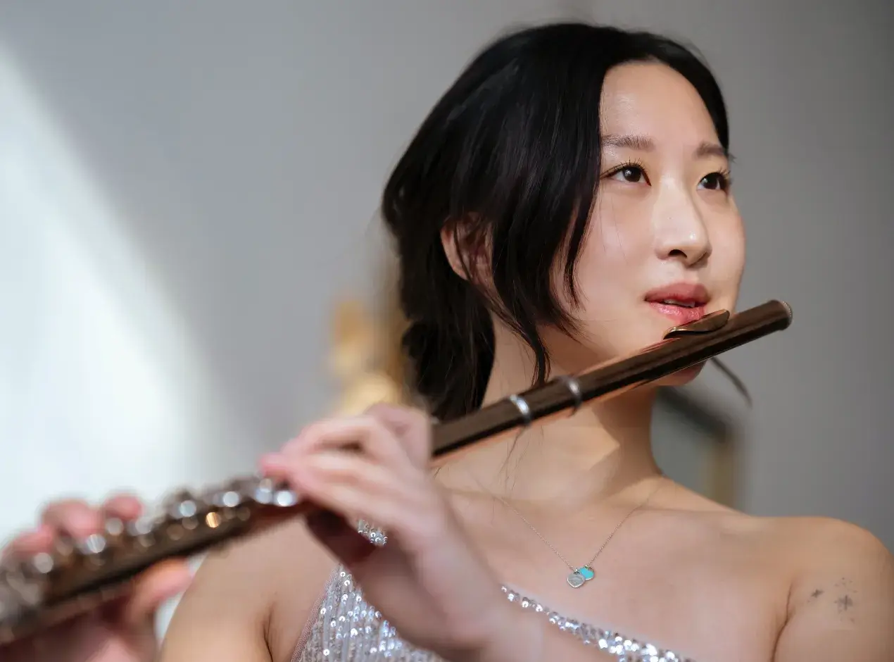 The Right Posture & The Accurate Way of Holding Flute