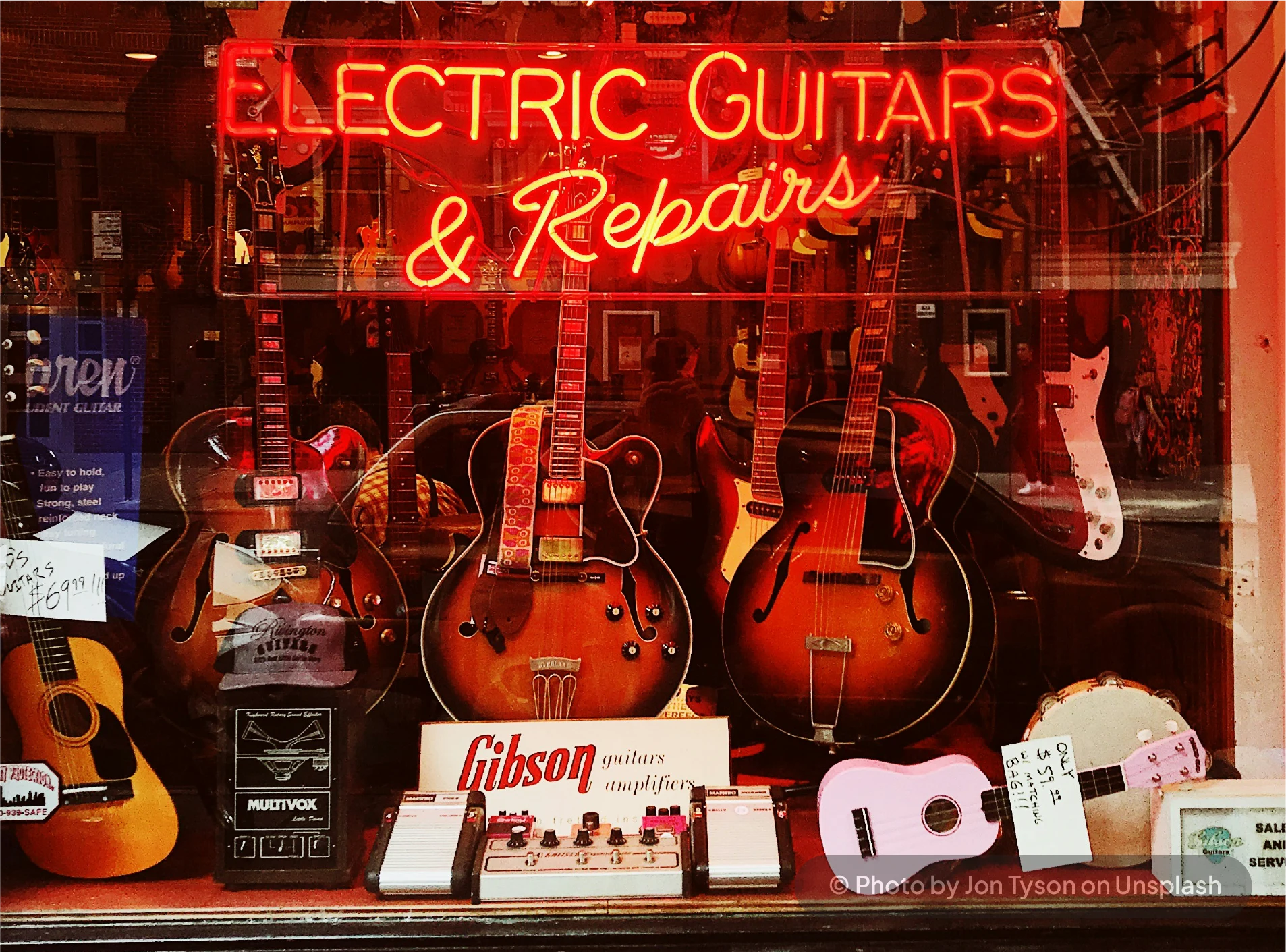 Electric Guitar - How it Works, Types & Buying Guide