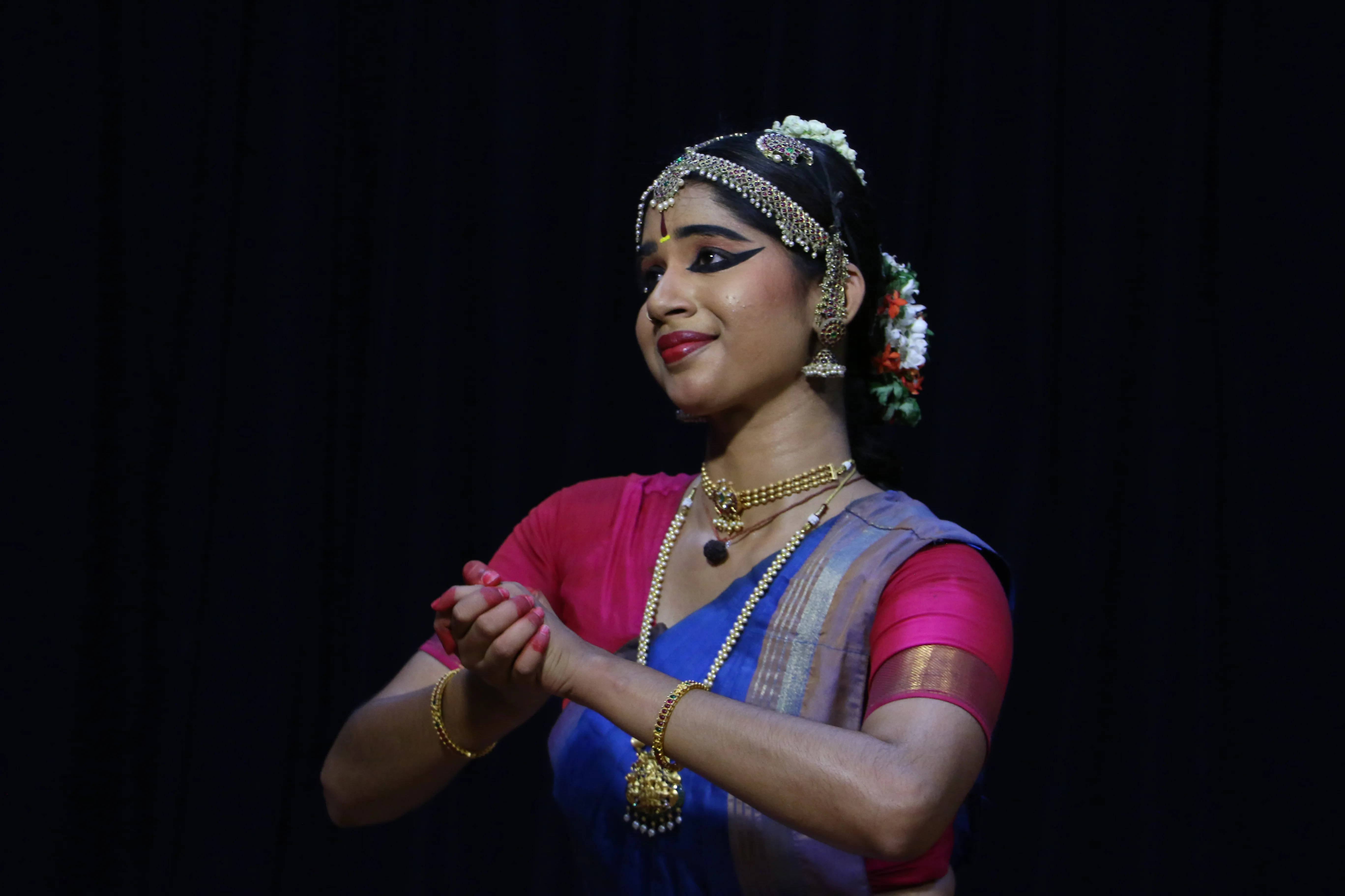 Online Bharatanatyam lessons with Theertha E Poduval on ipassio