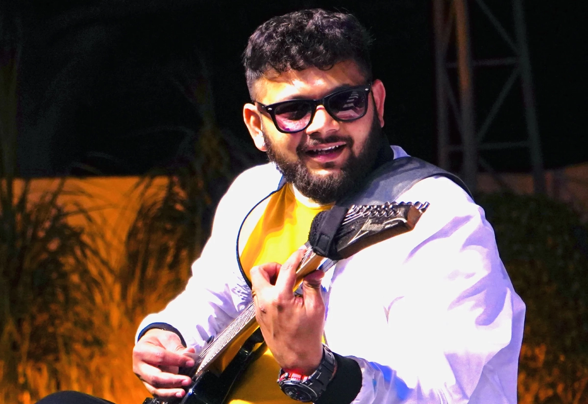 Learn to Play Bollywood Songs on Guitar with Chaitanya on ipassio