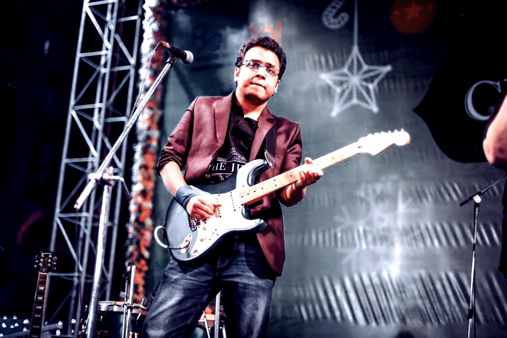 learn-to-play-guitar-online-kushal-kundu-ipassio