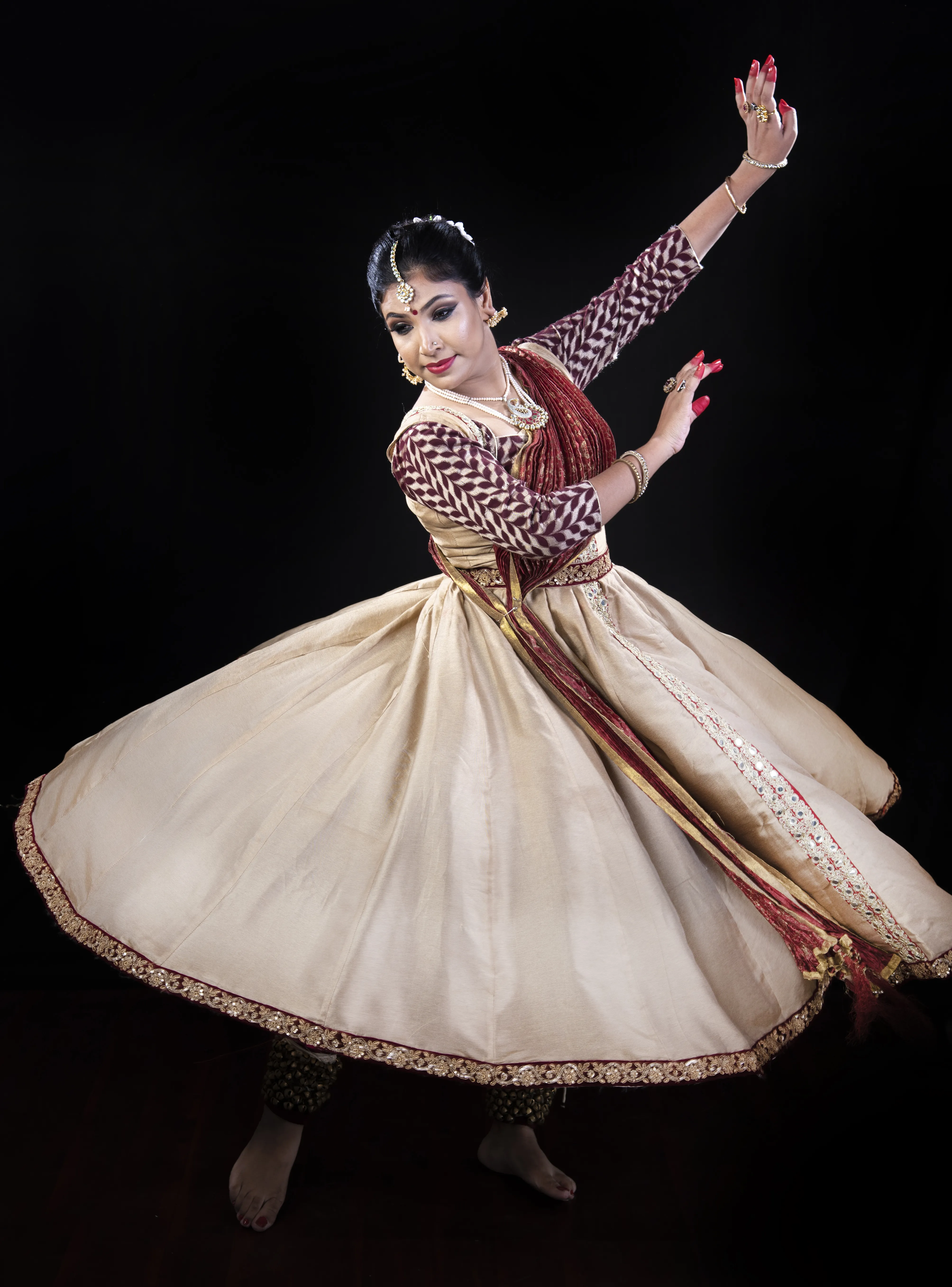 Online kathak classes for beginners with Sangita Chatterjee on ipassio