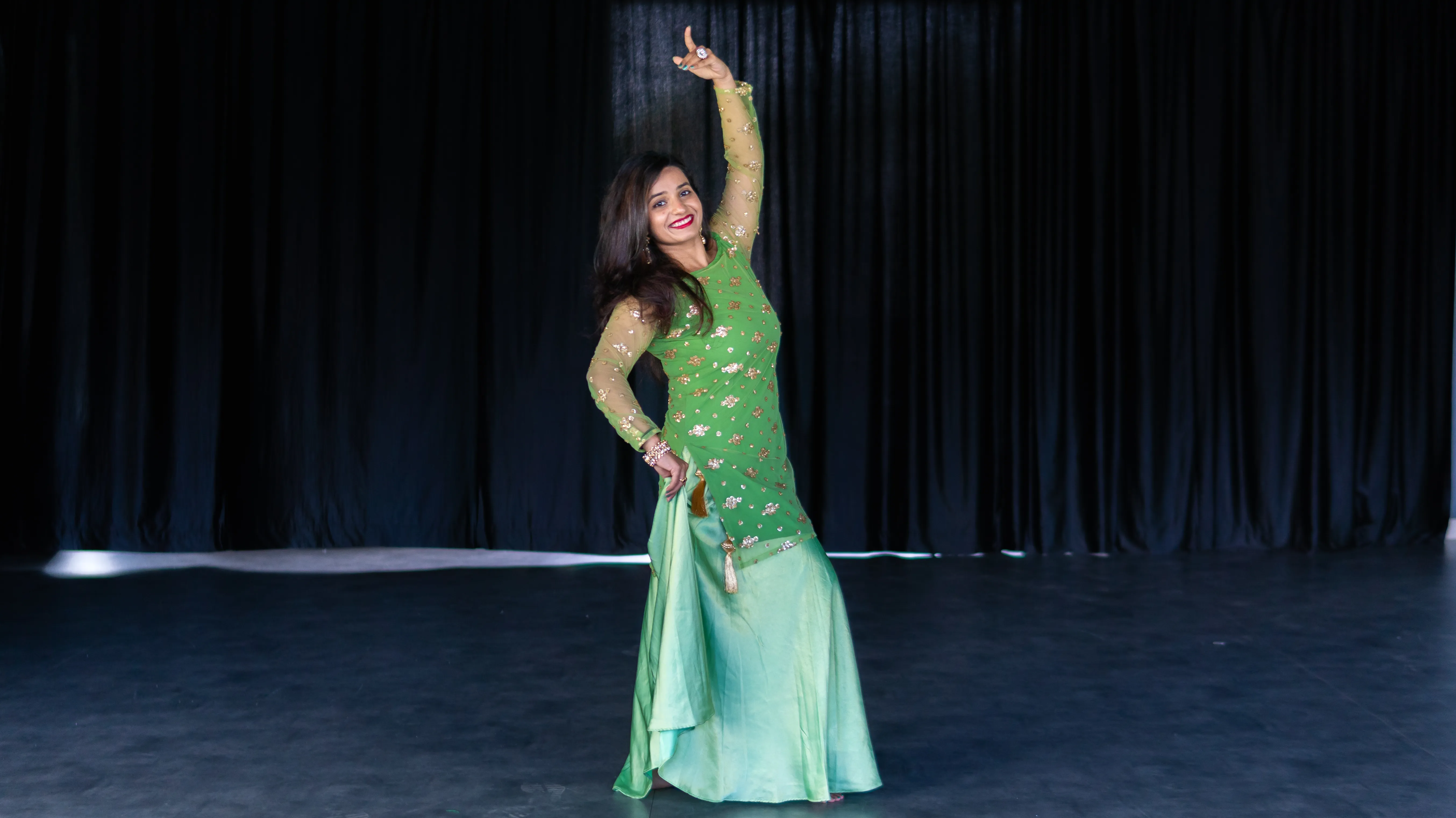 Learn Bollywood dance online with Monikka Karulkar on ipassio